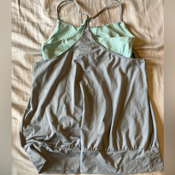 Gap Fit Athletic Tank Top - Picture 3 of 3